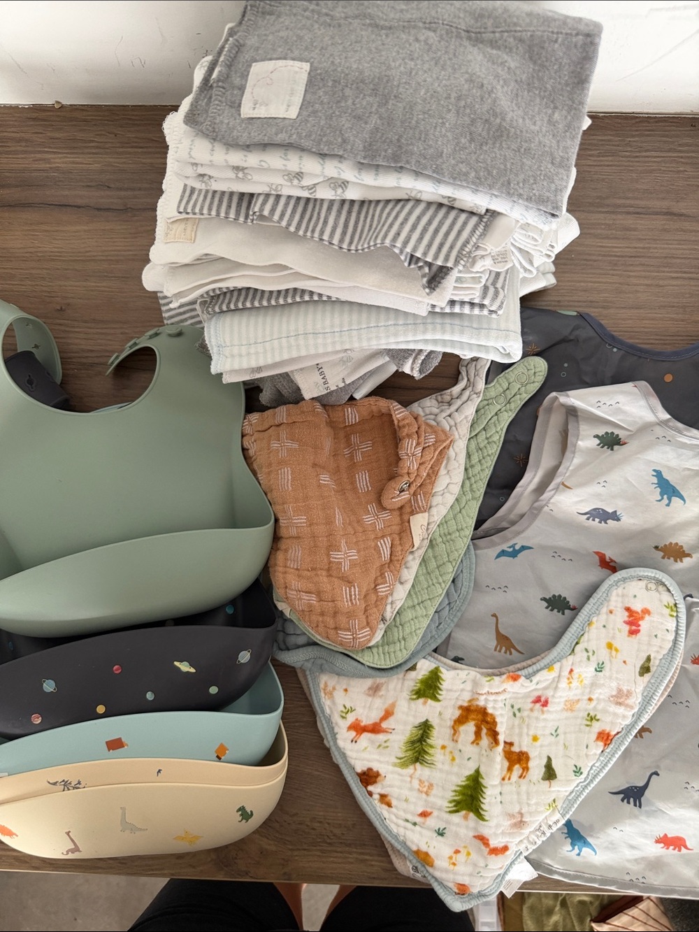 NEWBORN BABY s Bibs & Burp Cloth Pack / Mushie / Loulou Lolipop / Burt’s Bees